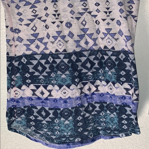 Basic indie printed American Eagle top - Picture 2 of 3